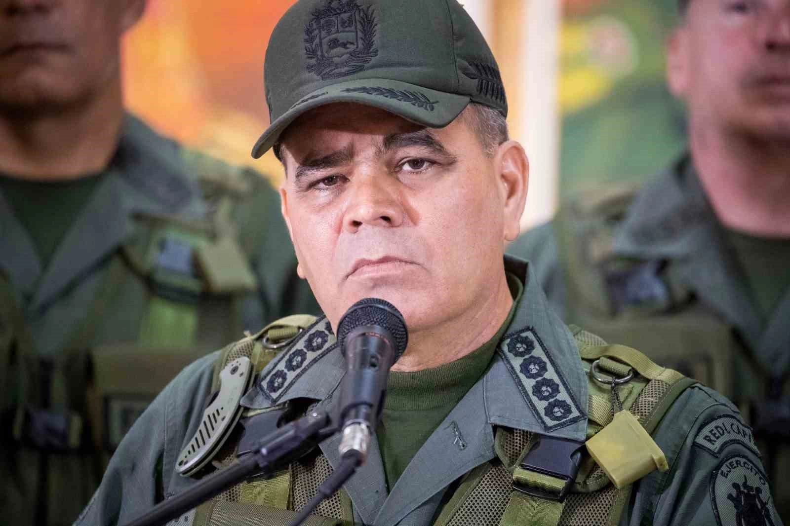 Venezuela Savunma Bakanı Silahlı kuvvetler harekete geçirildi