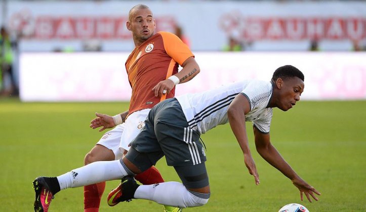 Galatasaray, özel maçta Manchester United'a yenildi