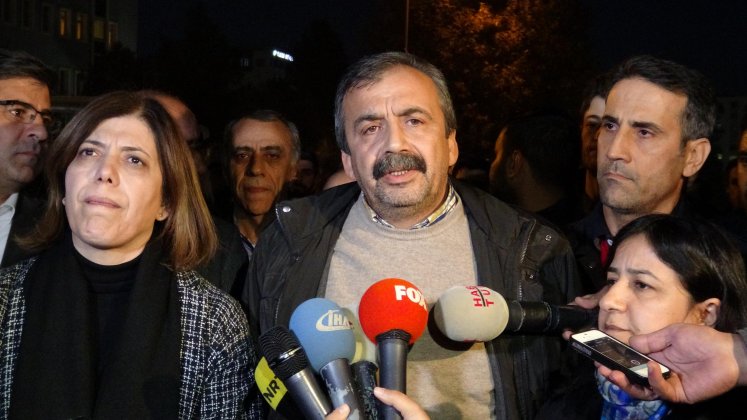 Demirtaş: Sivil darbenin bir başka aşamasıyla karşı karşıyayız