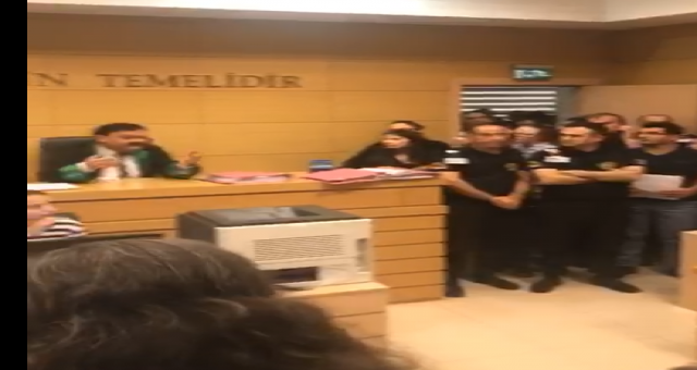 Hâkim, avukatın 'etek boyu'nu kısa buldu, fotoğrafını baroya göndermek istedi