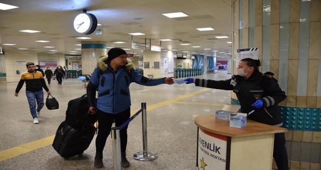 Ateşi olan hastalar metroya binemeyecek