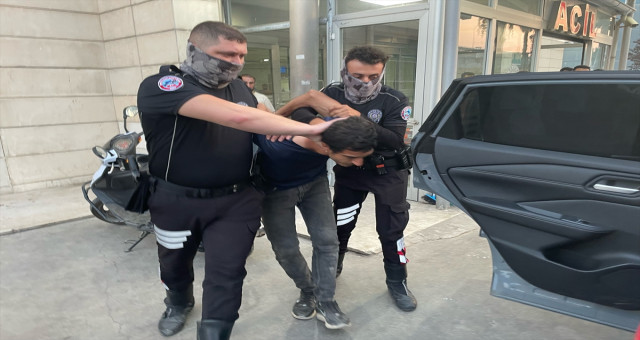 Şanlıurfa'da başhekim yardımcısı ve Özel güvenlik görevlisini bıçaklayan zanlı tutuklandı