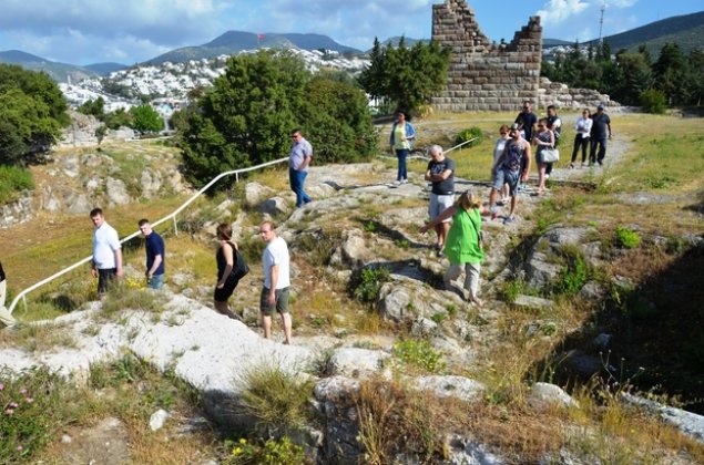 İNGİLİZ GAZETECİLER BODRUM'A HAYRAN KALDI