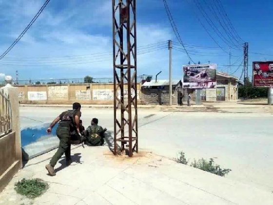 Kamışlı'da Suriye askerleri ile YPG arasında çatışma sürüyor