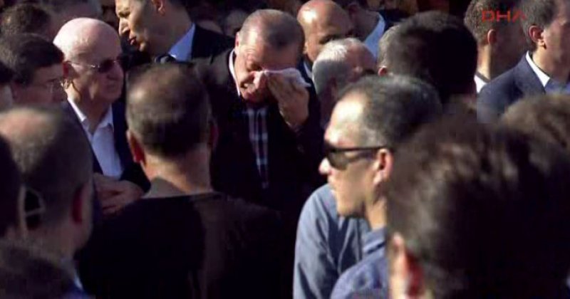 Erdoğan, reklamcı Erol Olçak'ın cenazesinde gözyaşlarına boğuldu!