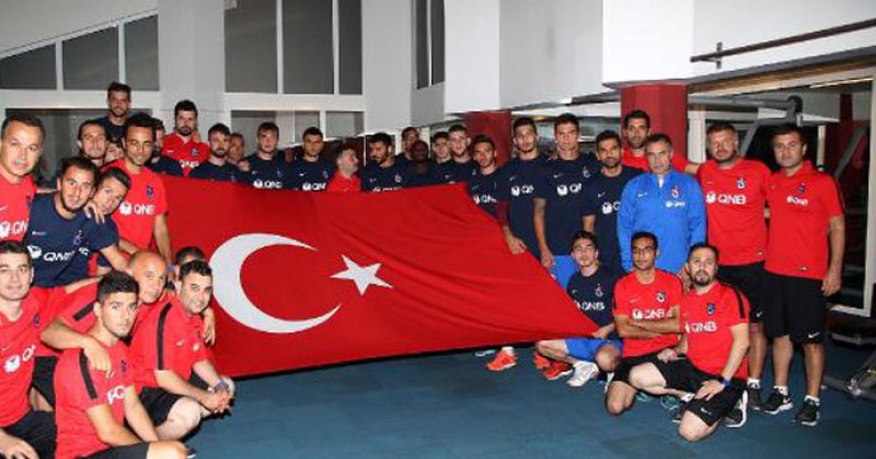Trabzonspordan bayraklı protesto