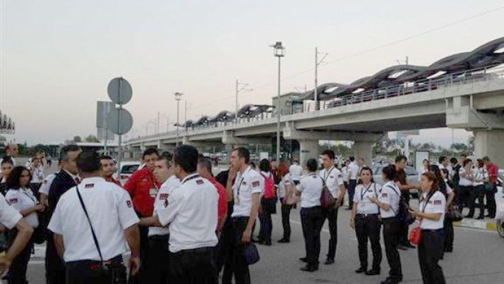 Antalya havalimanı da çalışan 306 özel güvenlik görevlisinin işine son verilmiştir
