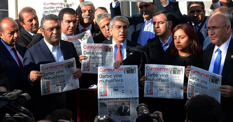 CHP heyetinden Cumhuriyet Gazetesi'ne destek