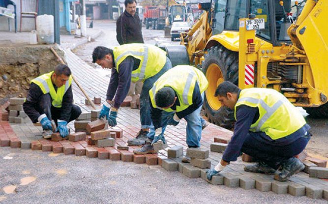 On binlerce taşeron işçisi işsiz kalma tehdidiyle karşı karşıya