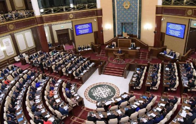 Anayasa değişikliği Kazakistan meclisinde kabul edildi