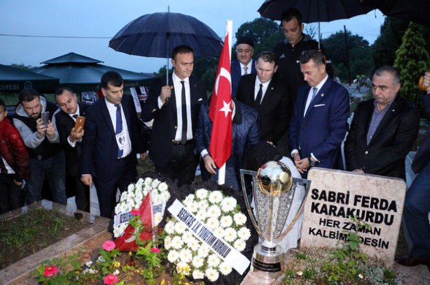 Özel Güvenlik Şube Müdürü Vefa Karakurdu'nun mezarına götürdü