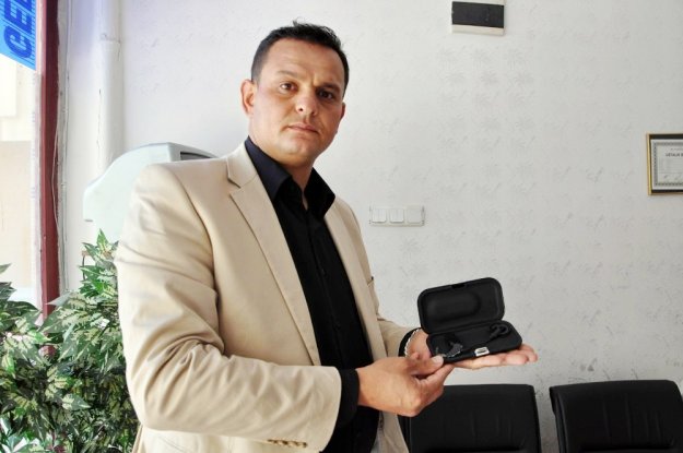 Özel Güvenlikçiden Adana'daki Muhtaç Aileye İşitme Cihazı
