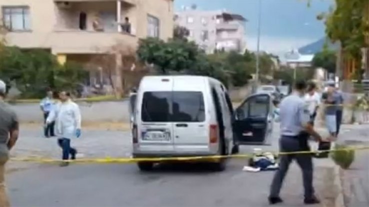 Para Nakil Aracına Saldırı Şöför ve Özel Güvenlik Görevlisi Yaralandı
