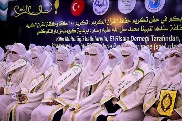 Kilis Müftülüğünden yeni hafızlara icazet ve taç takma töreni