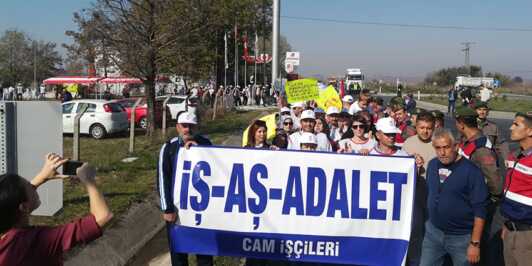 Şişecam işçileri Lüleburgaz'dan İstanbul'a başlattıkları yürüyüşün ikinci gününde