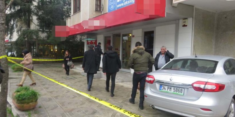 Üsküdar'da bir banka şubesi, kar maskeli ve silahlı bir kişi tarafından soyuldu