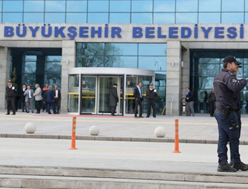 Adana Büyükşehir'de en düşük işçi maaşı 2376 lira Büyükşehir Belediyesi ve ASKİ’de 696 sayılı KHK