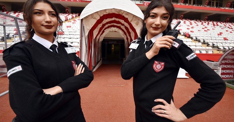 Özel güvenlik ikizler Damla ve Pınar'ın hayali polis olmak