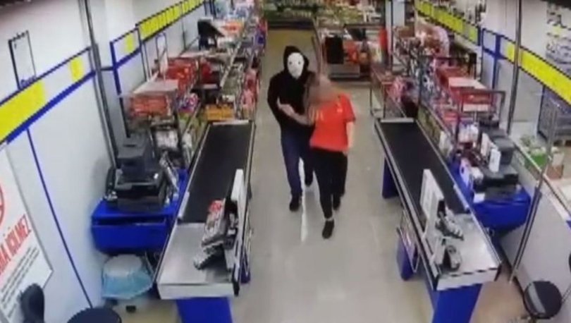 Markete gelen yüzleri maskeli 3 kişi, marketin kapı kilidini kırıp içeriye girdi