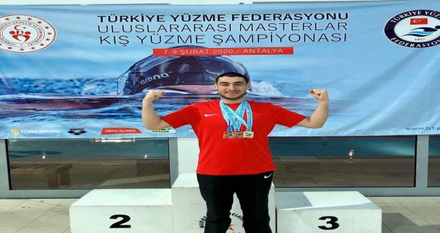 Üniversitesi öğrencisi Milli Yüzücü Muammer Can Demirci’den büyük başarı