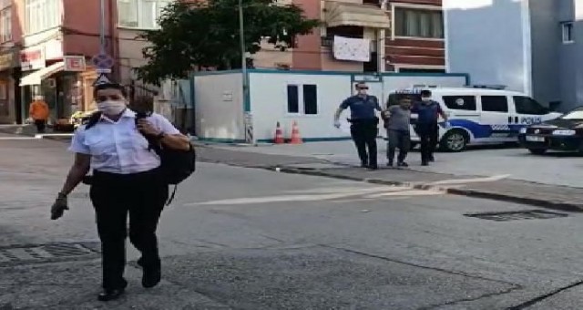 kendisini uyaran güvenlik görevlisi kadına darp  Saçından tutup boğazına sarıldı