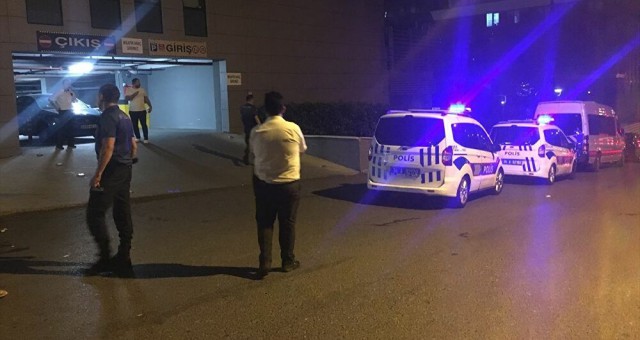 Kadıköy'de polise ve özel güvenlik görevlisine bıçaklı saldırı