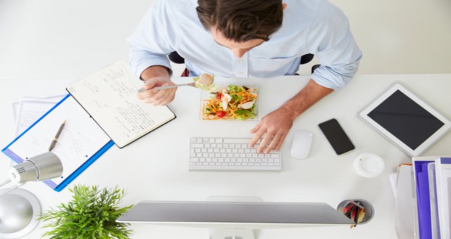 Ofis çalışanları dikkat!  Çekmecenizden bu besinleri eksik etmeyin