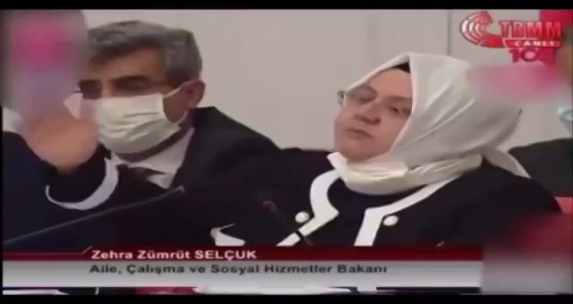 İYİ Partili vekilin sözleri sonrası, Bakan Selçuk küplere bindi