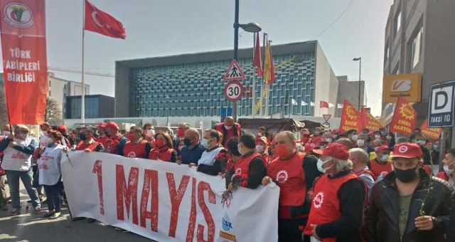 1 Mayıs | Sendika temsilcileri, 1977'de katledilenleri Kazancı Yokuşu'nda andı