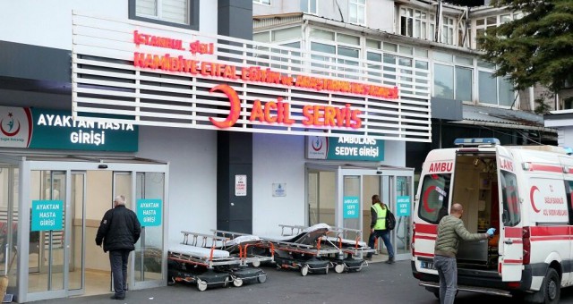 Hastanede 2 doktor, 2 güvenlik görevlisi ile polis ve jandarmayı darbetti