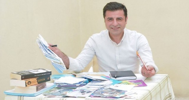 Selahattin Demirtaş'a 2 yıl 6 ay hapis cezası