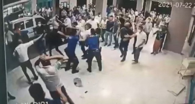 Üniversitesi Hastanesinde sağlık çalışanları ve polise saldırı kamerada