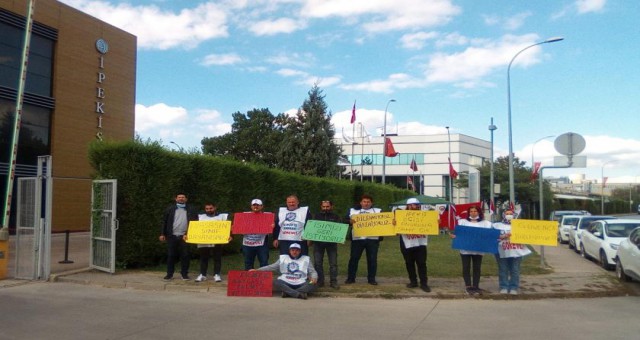 İpek İş Tekstilde sendika değiştirdiği için işten atılan işçilere arkadaşlarından destek