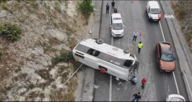 İstanbul Havalimanı’nda güvenlik görevlisi taşıyan servis kaza yaptı!
