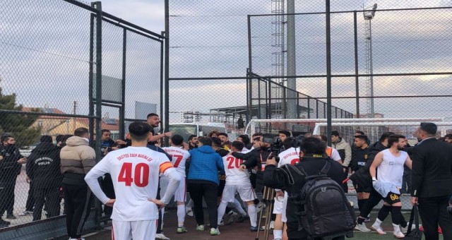 ​Maç Bitti Ortalık Savaş Alanına Döndü 15’i güvenlik görevlisi 22 kişinin yaralandığı olaylı