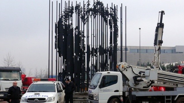 Başına 2 Tane Güvenlik Görevlisi Koydular 24 Saat Kesintisiz 