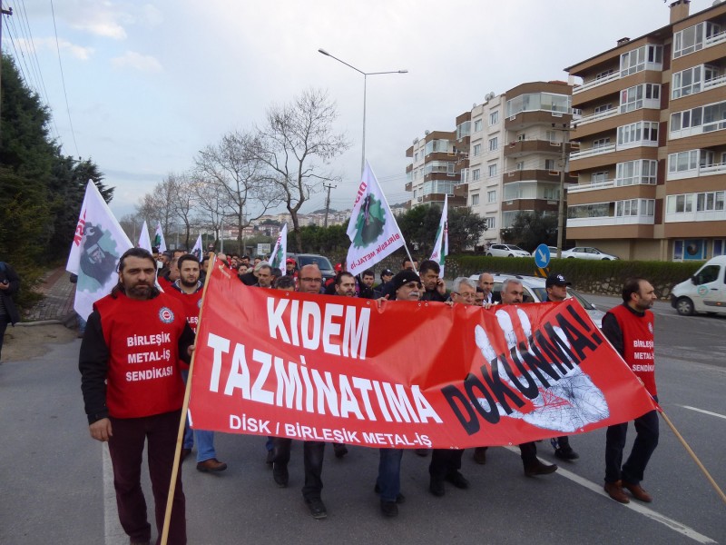 SENDİKALAR KIDEM TAZMİNATI İÇİN TOPLANDI