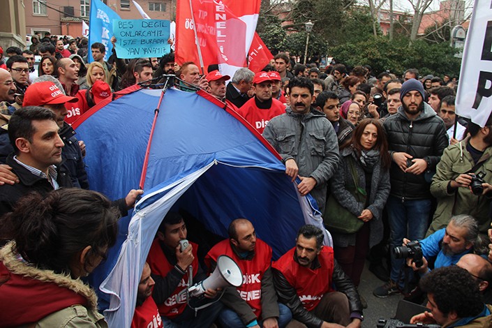  ​Sendika yetkilileri ile hastane yetkilileri arasında görüşmeler Çadır kurdular, işlerini geri aldılar