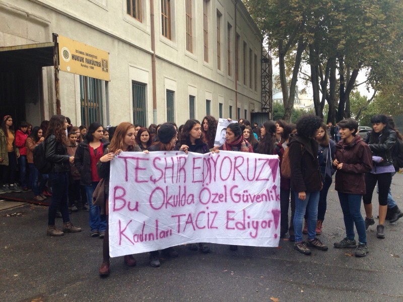 İstanbul Üniversitesi'nde Özel Güvenlik  taciz protestosu