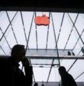Apple ve Microsoftun hesaplarında milyarlarca doları var