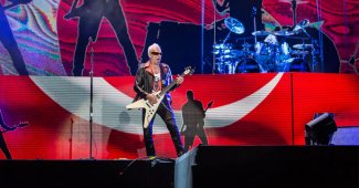 Scorpionstan Türk bayrağı önünde muhteşem konser