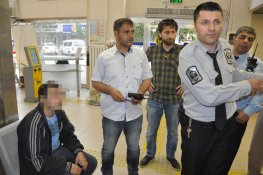 Güvenlik görevlisi durmadan telefonla konuşmasından şüphelenerek müdahale ett