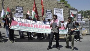 Devrimci İşçi Partisi (DİB) üyeleri  ABD Konsolosluğu önünde protesto