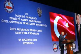 Özel güvenlik görevlilerine düzenlenen törenle sertifikaları verildi.