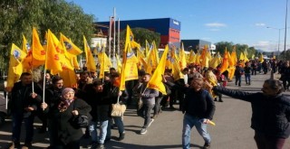 DERİTEKSte örgütlü Akar Tekstil işçileri sahte sigortaya karşı yürüdü