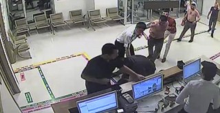 Hekime saldıranlara 8er yıl hapis istemi