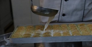 Türkiye'de bir ilk: Soğuk baklava üretti, siparişlere yetişemiyor