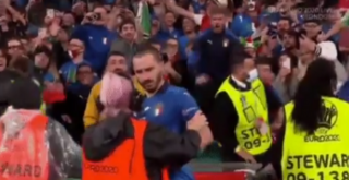 Maçında güvenlik görevlisi yıldız futbolcuyu tanımadı