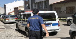 Özel güvenlik görevlisi kendini uyaran işletme müdürü İbrahim Ayı bıçaklayarak öldürdü.