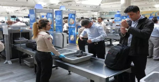 Havalimanlarında yeni dönem Üst aramasını reddeden uçağa binemeyecek